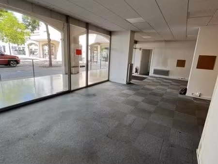 local commercial 74 m²