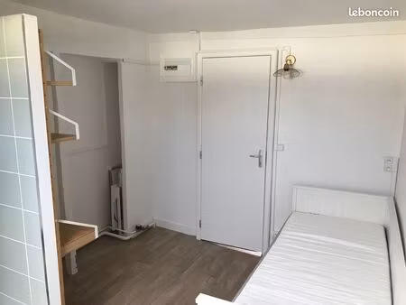 charmant studio quartier cathédrale neuf 1 pièce 9m²