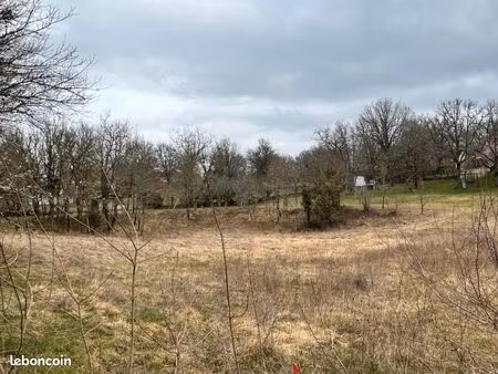 terrain 2 055 m² beduer