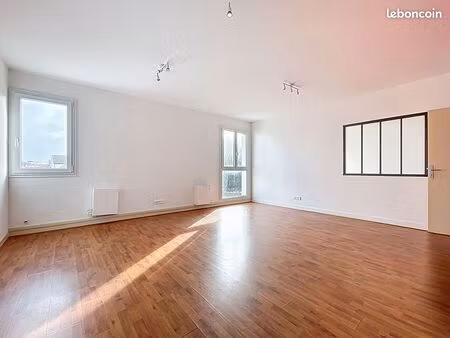appartement proche vieux port avec parking
