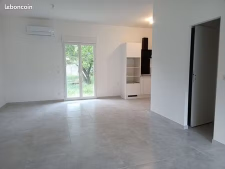 maison mitoyenne r+1 de 83 m² avec jardinet et terrasses à gignac