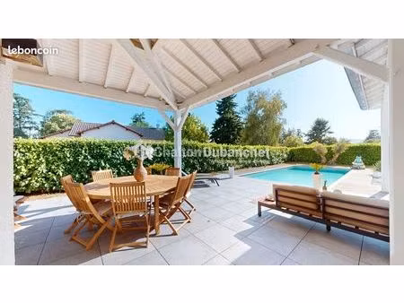 villa 5 pièces 121 m²