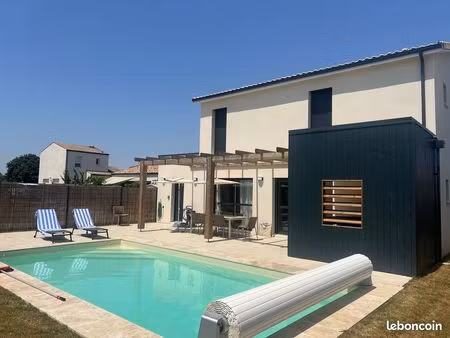 villa 4 chambres avec salle d'eau  piscine  jacuzzi