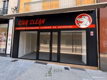 local commercial 70 m² roanne