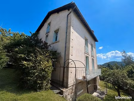 maison 11 pièces 233 m²