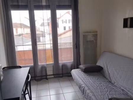 location studio meublé équipé avec balcon dans résidence calme