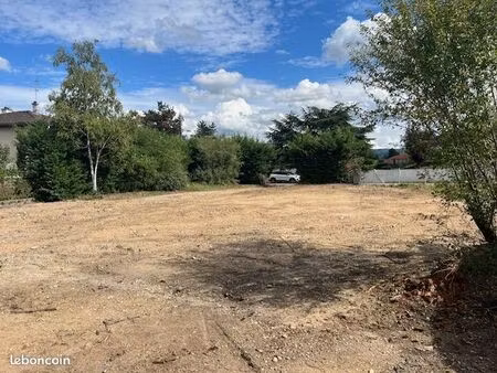 terrain à bâtir de 1106 m² à veauche (42)