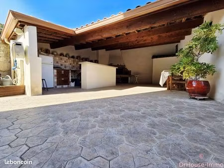 propriété 5 pièces 227 m²