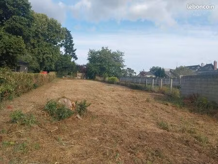 terrain 646 m2 constructible au centre de châtelain 49250