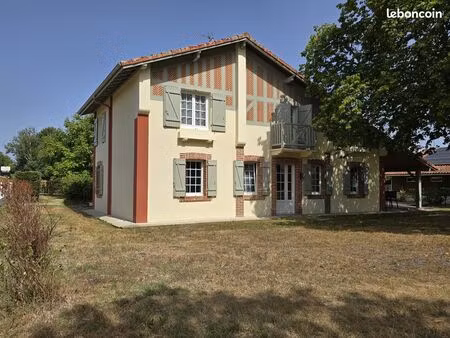 maison 9 pièces 198 m²