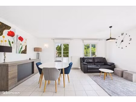 appartement 2 chambres  balcons  garage
