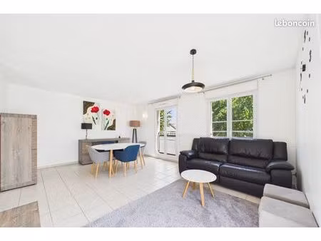 appartement 2 chambres  deux balcons  un garage à la frontière du luxembourg