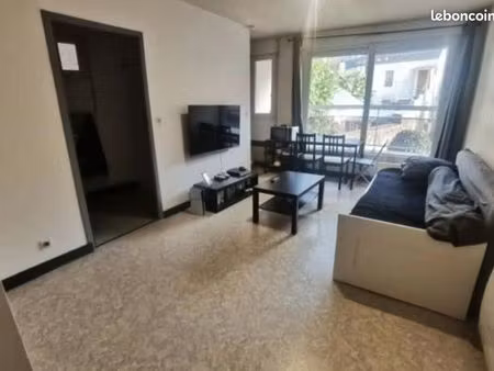 studio centre ville laval avec parking