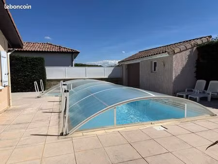 maison de plain-pied avec piscine