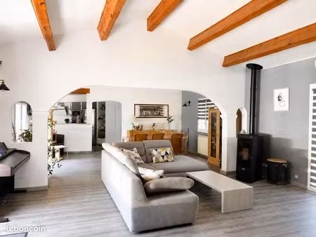 villa 6 pièces avec piscine à villetelle