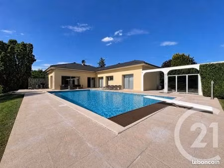 maison 6 pièces 261 m²