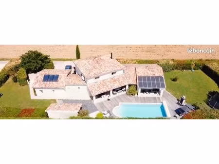 villa 224m2 - 5 chambres - piscine - terrain clos