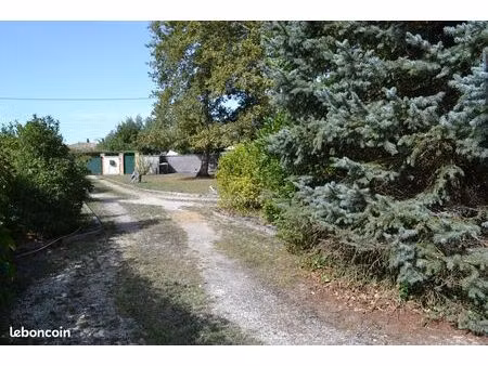 terrain viabilisé 603m² au cœur du village d’arsac