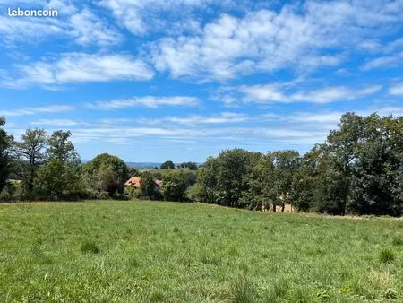 terrain 1350 m2 - bornée et viabilisé et constructible avec vue dominante - proche figeac