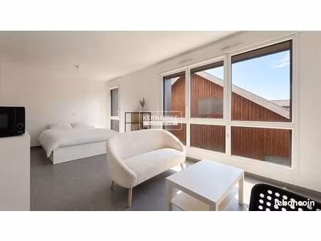 studio 1 pièce 28 m²