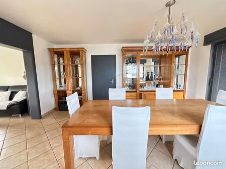 maison mitoyenne d'un coté