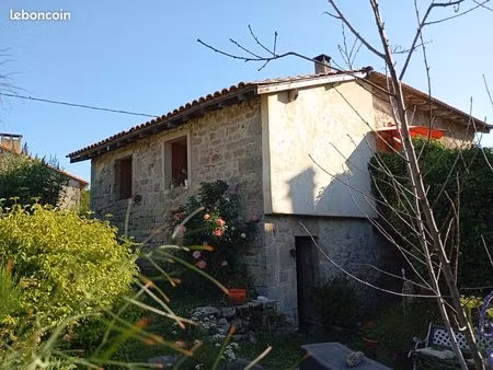 maison lotoise  de caractère  en pierres