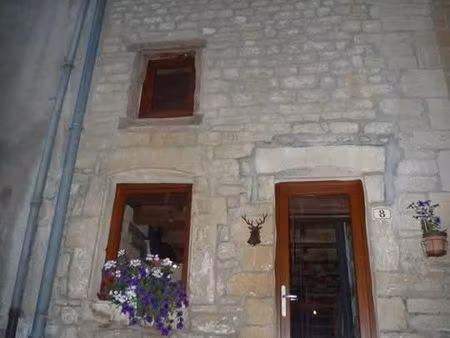charmante maison mitoyenne en pierres du pays