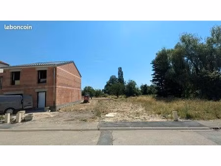 terrain plat viabilisé frontière