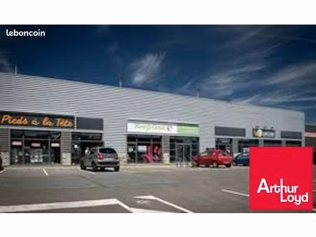 local commercial 600 m² saint-pierre-du-mont