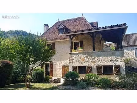 maison charmante dans un charmant village