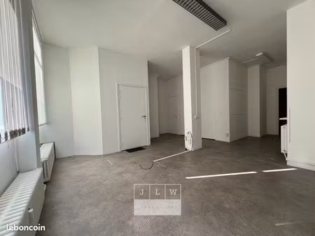 local d'activité 64 m²