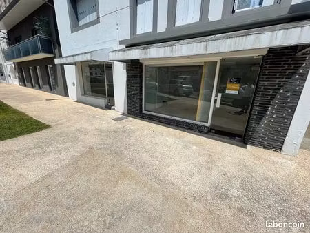 local commercial 64 m²