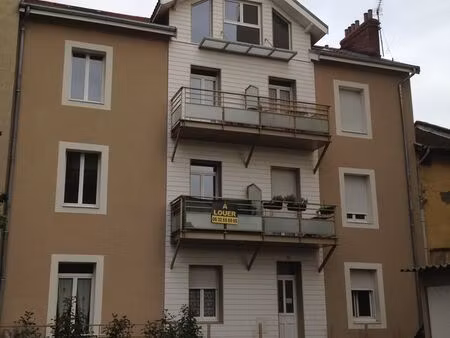 f2 45 m² avec balcon et stationnement