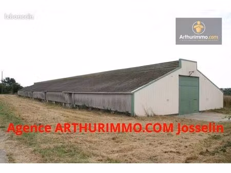 local 4000 m² josselin