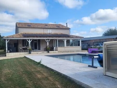 vends maison avec piscine et grange en campagne