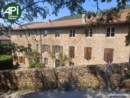 propriété 9 pièces 374 m²