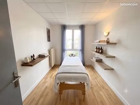 salle de soin ou bureau dans cabinet paramédical à medicentre
