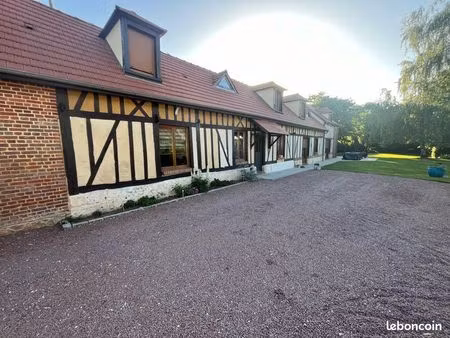 maison en colombages  briques et pierres