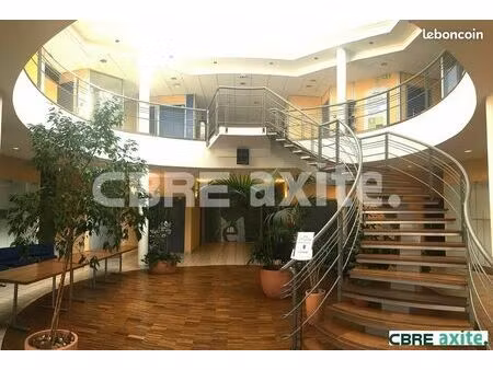 bureaux 79 m² villefontaine