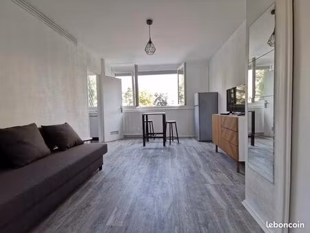 studio meublé en parfait état