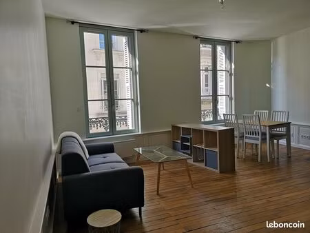 a louer appartement t3 meublé 61 m2 tours centre quartier halles