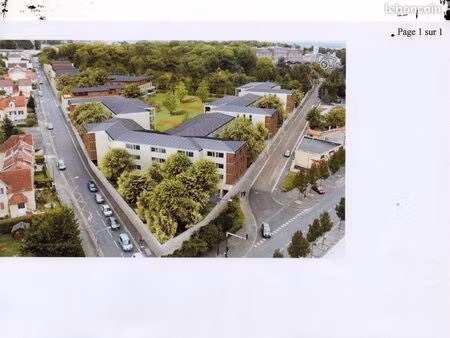 f1 37m2 + terrasse de 46m2 et parking privé