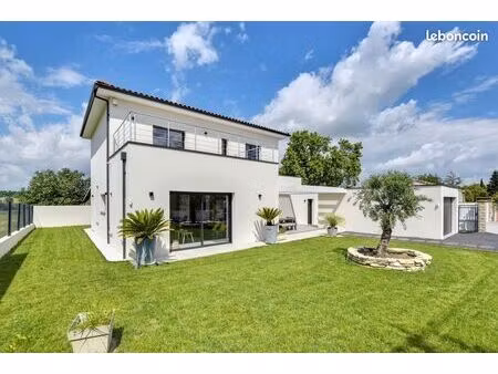 villa contemporaine avec vue