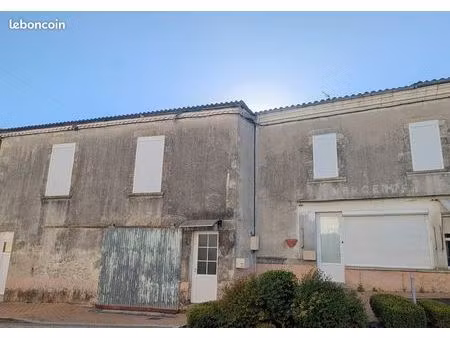 immeuble de rapport village proche gare de la réole | 2 logements + jardin + garage