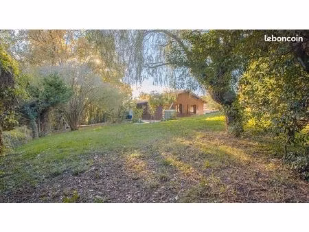 maison avec dépendance -cadre boisé et sans vis-à-vis
