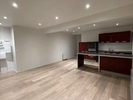 location 100 m2 lorient centre