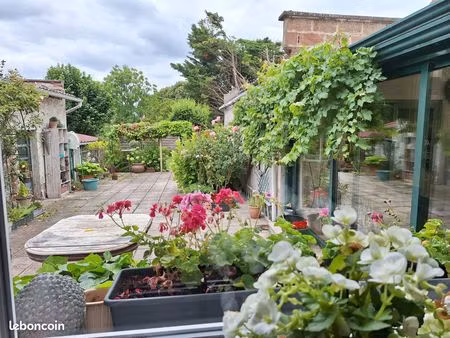 maison 132m2 7 pièces + dépendances / sans vis-à-vis / toutes commodités à proximité