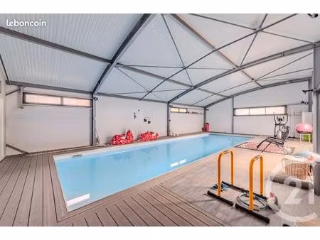 maison 7 pièces 331 m²