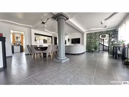 maison 6 pièces 200 m²