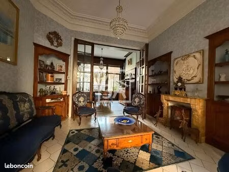 maison 7 pièces 217 m²